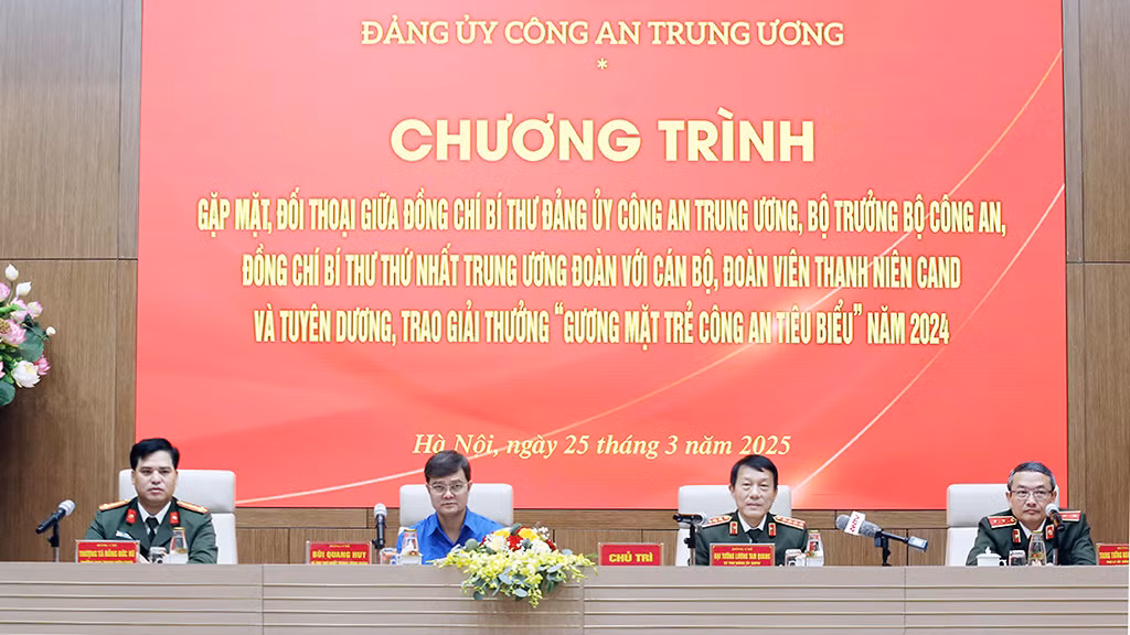 Bộ trưởng Lương Tam Quang gặp mặt, đối thoại với đoàn viên thanh niên CAND