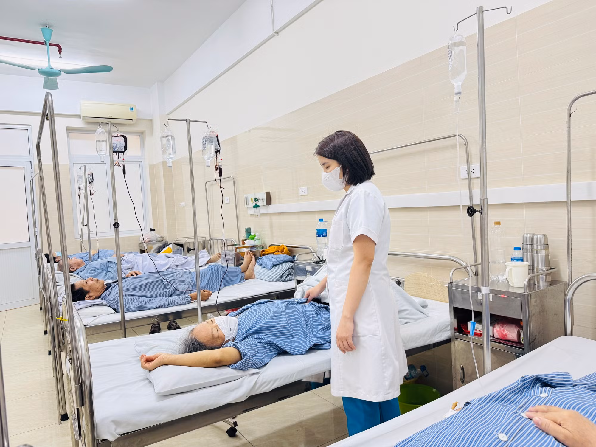 Đi khám thiếu máu, phát hiện khối u sùi đại tràng -0