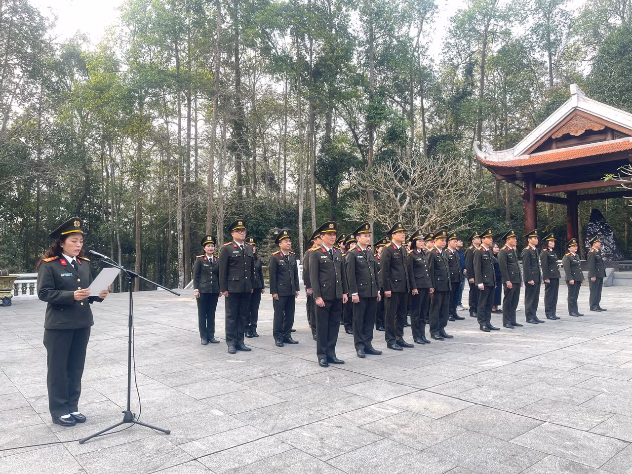  Đoàn đại biểu Cục Công nghiệp an ninh báo công dâng Bác tại Khu di tích K9 Đá Chông -1