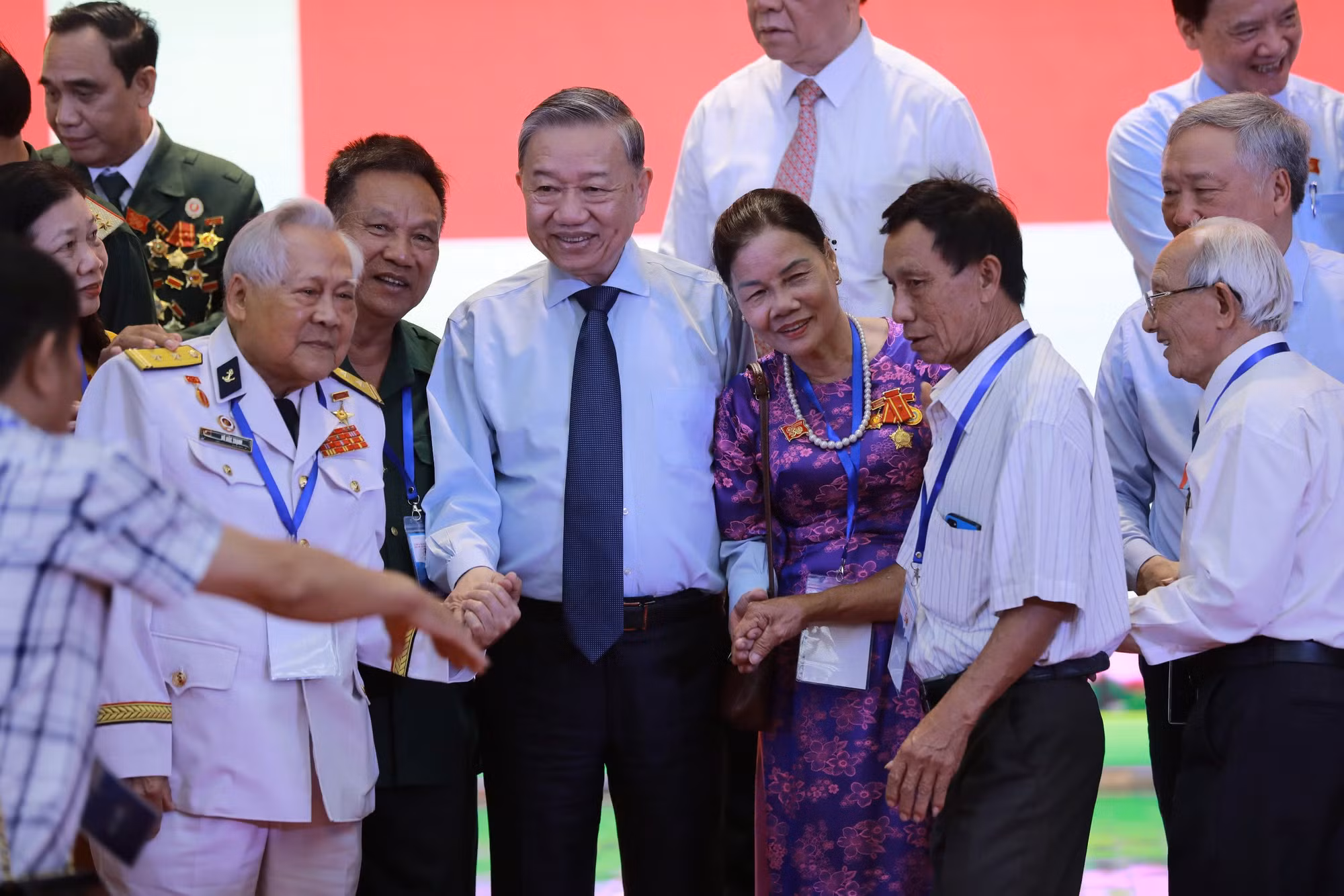 Tổng Bí thư Tô Lâm gặp mặt cán bộ lão thành cách mạng, người có công, gia đình chính sách tiêu biểu -0