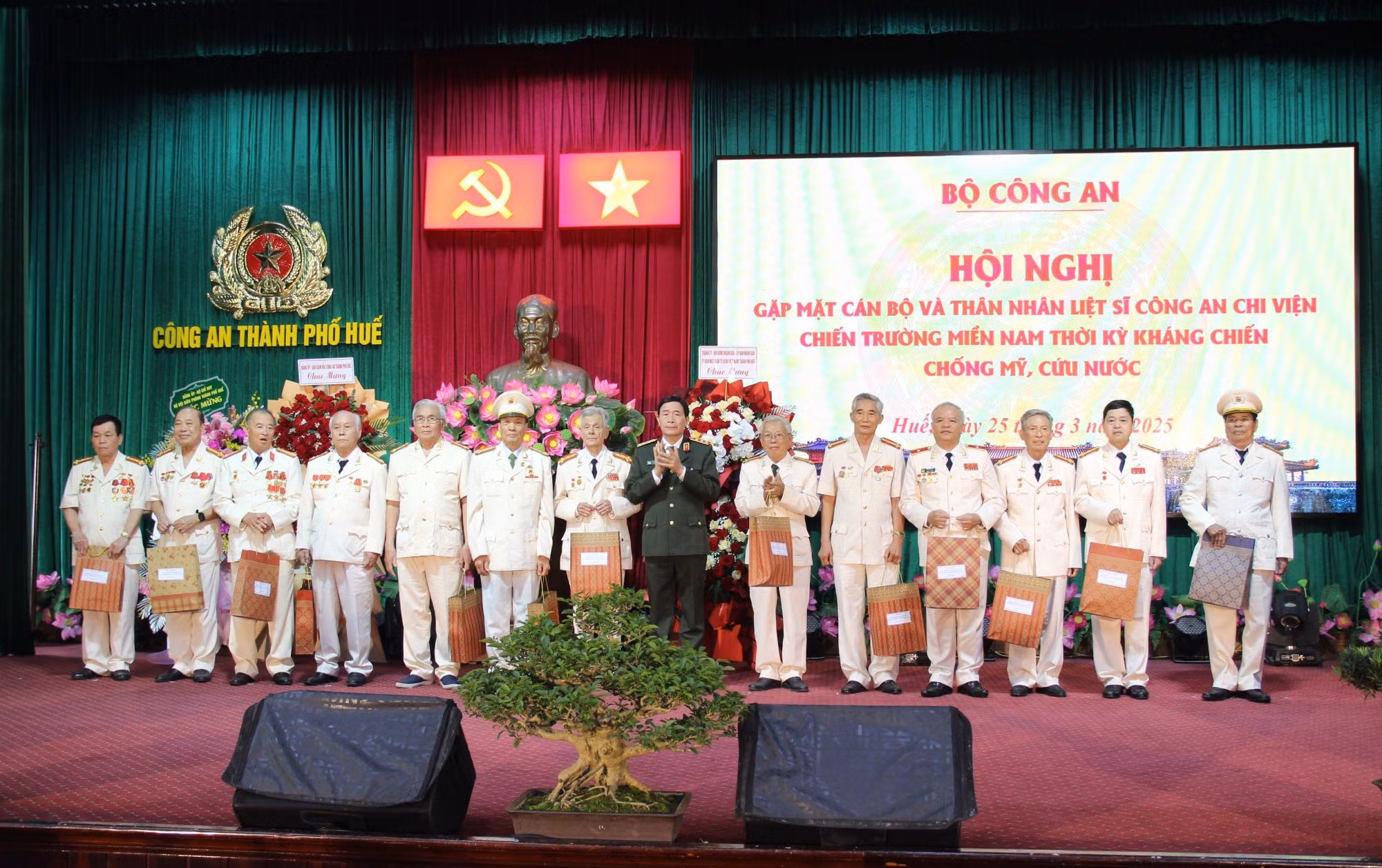 Gặp mặt cán bộ Công an chi viện chiến trường miền Nam thời kỳ kháng chiến chống Mỹ -0