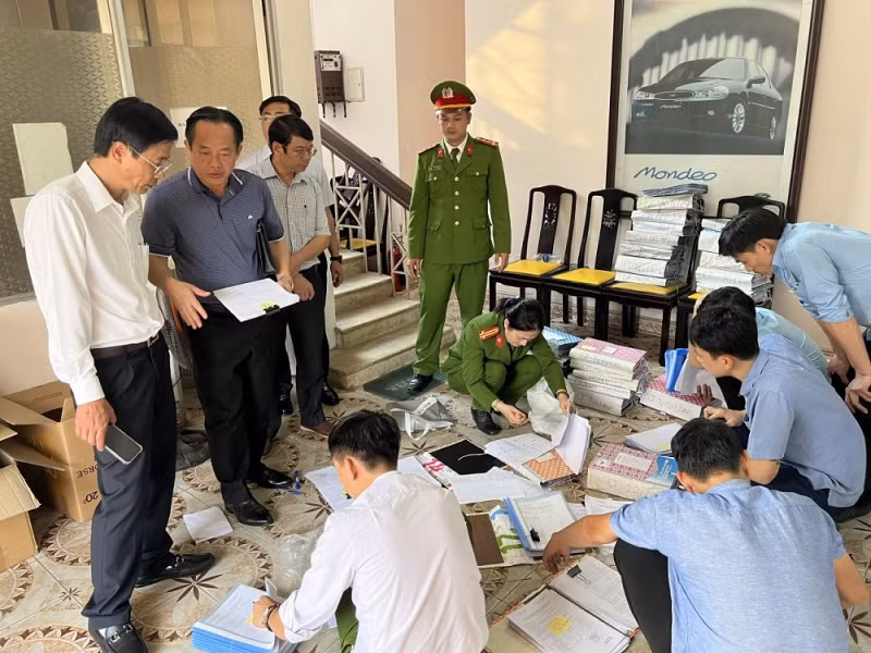 Hoãn phiên tòa xét xử “bộ sậu” Trung tâm đăng kiểm xe cơ giới TP Huế vì vắng mặt hơn 500 người -0