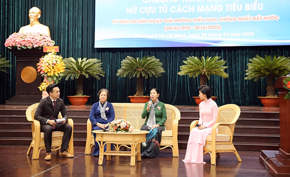 chinh tri.jpg -0