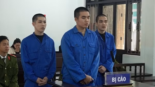 Ra tù lại rủ nhau mua bán... ma túy