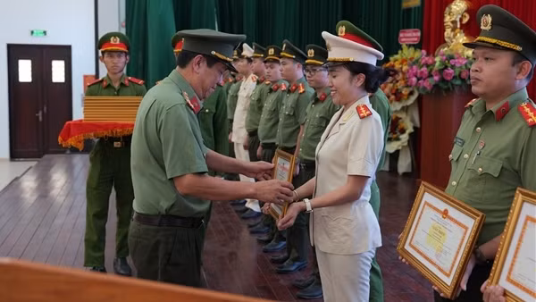 Tuyên dương 18 gương mặt trẻ Công an Bình Dương tiêu biểu 2024