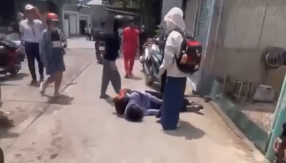 Truy bắt nhóm đối tượng đánh nam học sinh đến bất tỉnh giữa đường -0