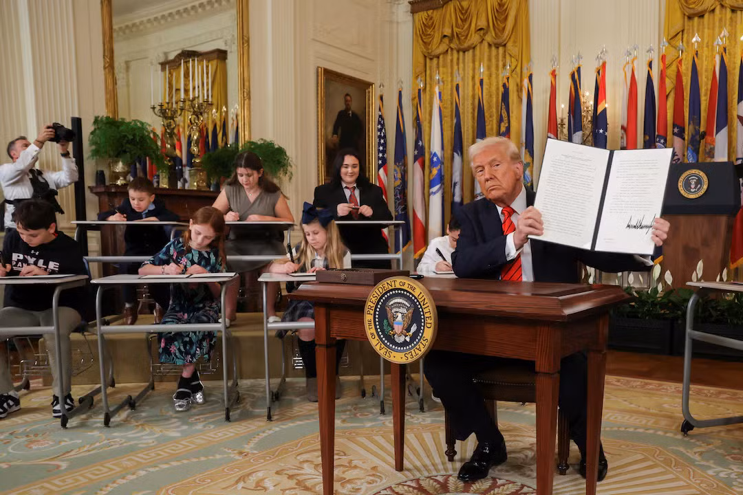 Ông Trump ký sắc lệnh nhằm xoá sổ Bộ Giáo dục -0