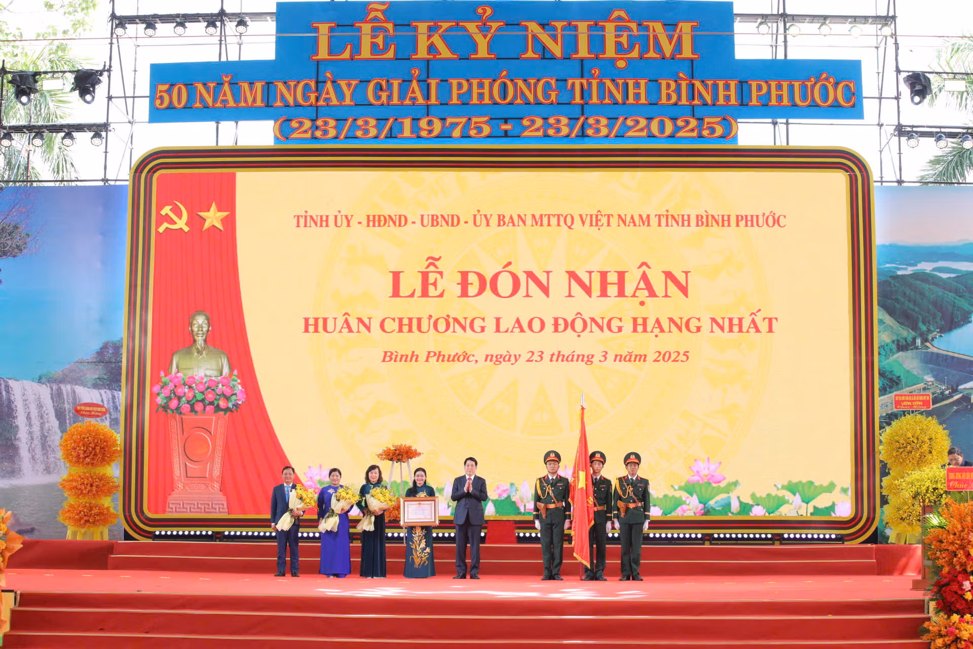 Chủ tịch nước dự lễ kỷ niệm 50 năm giải phóng tỉnh Bình Phước -0
