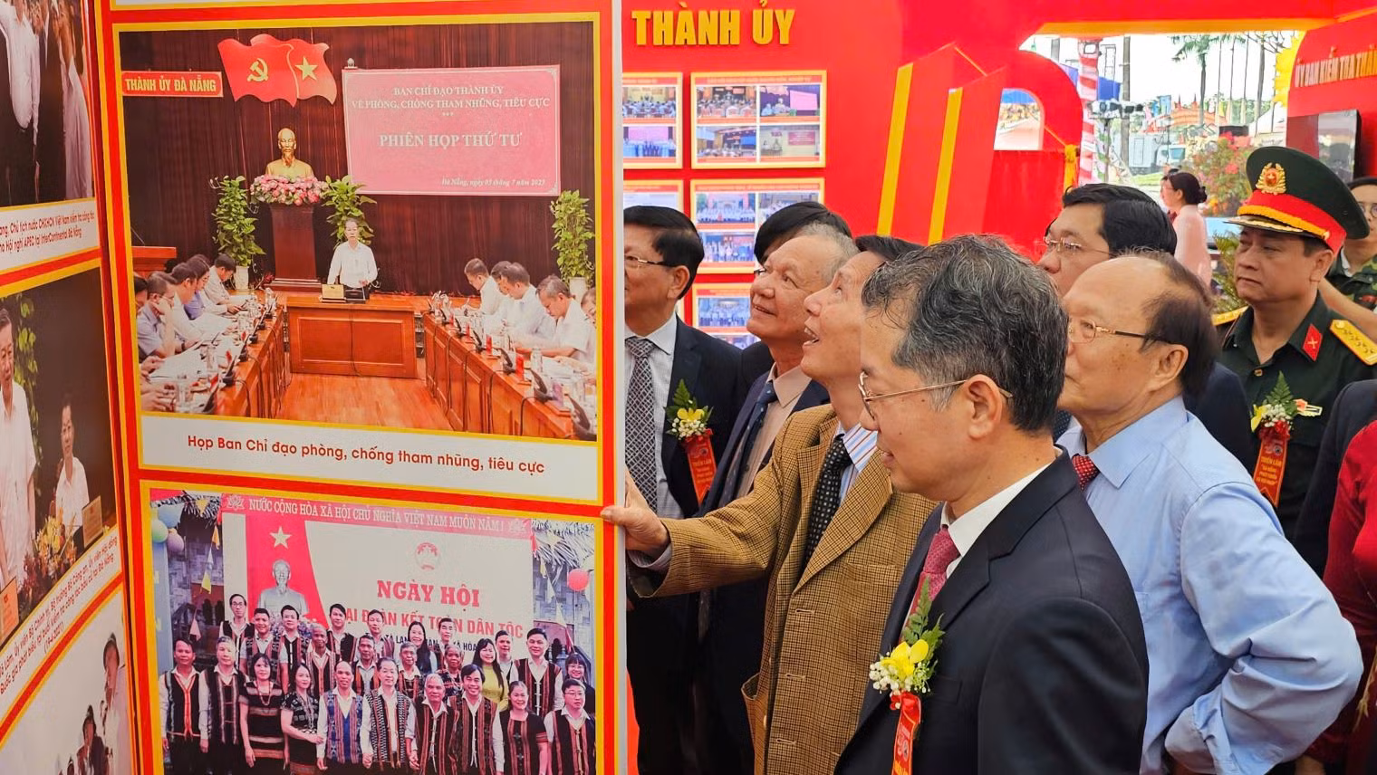 Khai mạc triển lãm “Đà Nẵng - Phát triển và Hội nhập” -0