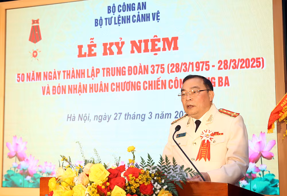 Trầm lặng mà sáng chói - 50 năm một dáng hình cảnh vệ -0