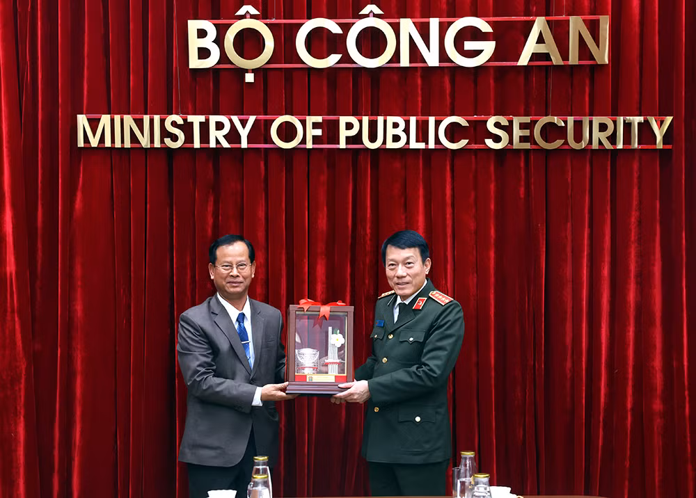 Tăng cường phối hợp an ninh, vun đắp quan hệ Việt - Lào -0