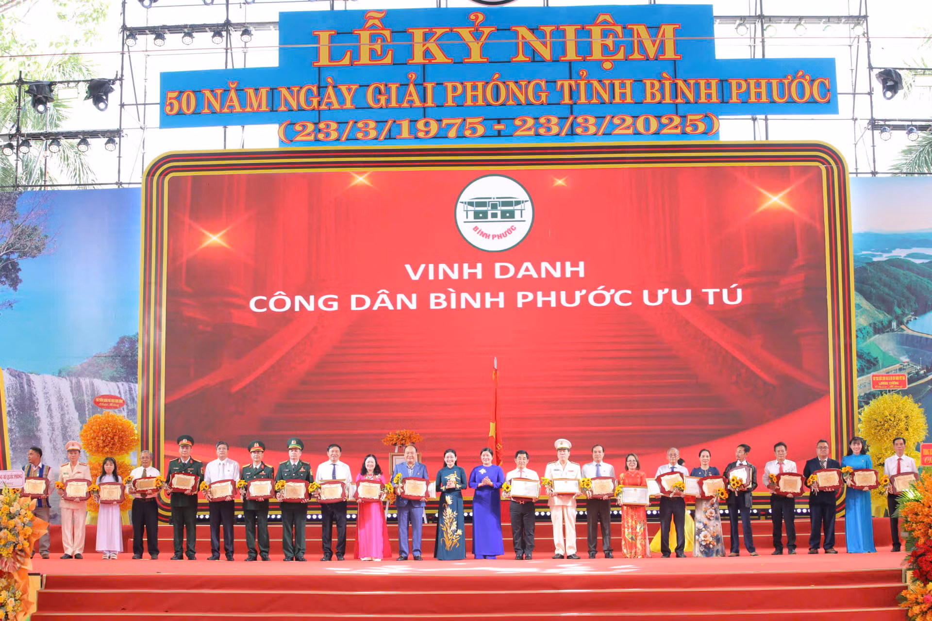 Chủ tịch nước dự lễ kỷ niệm 50 năm giải phóng tỉnh Bình Phước -0