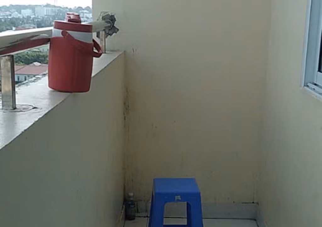 z6433580195736_805380a8e6b00597b8654c0465f784af.jpg -0