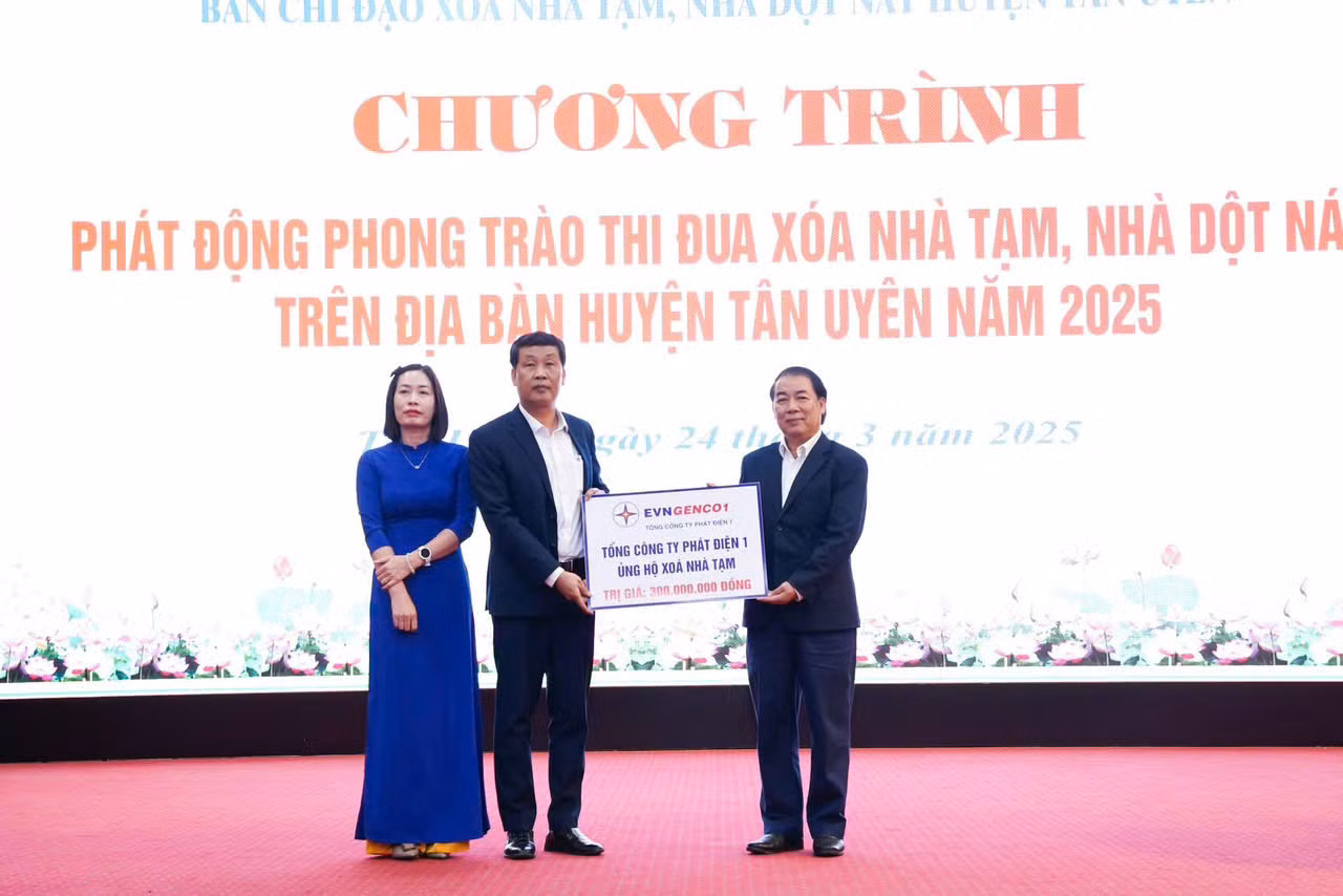 EVNGENCO1 ủng hộ phong trào thi đua xóa nhà tạm, nhà dột nát trên địa bàn huyện Tân Uyên, tỉnh Lai Châu -0