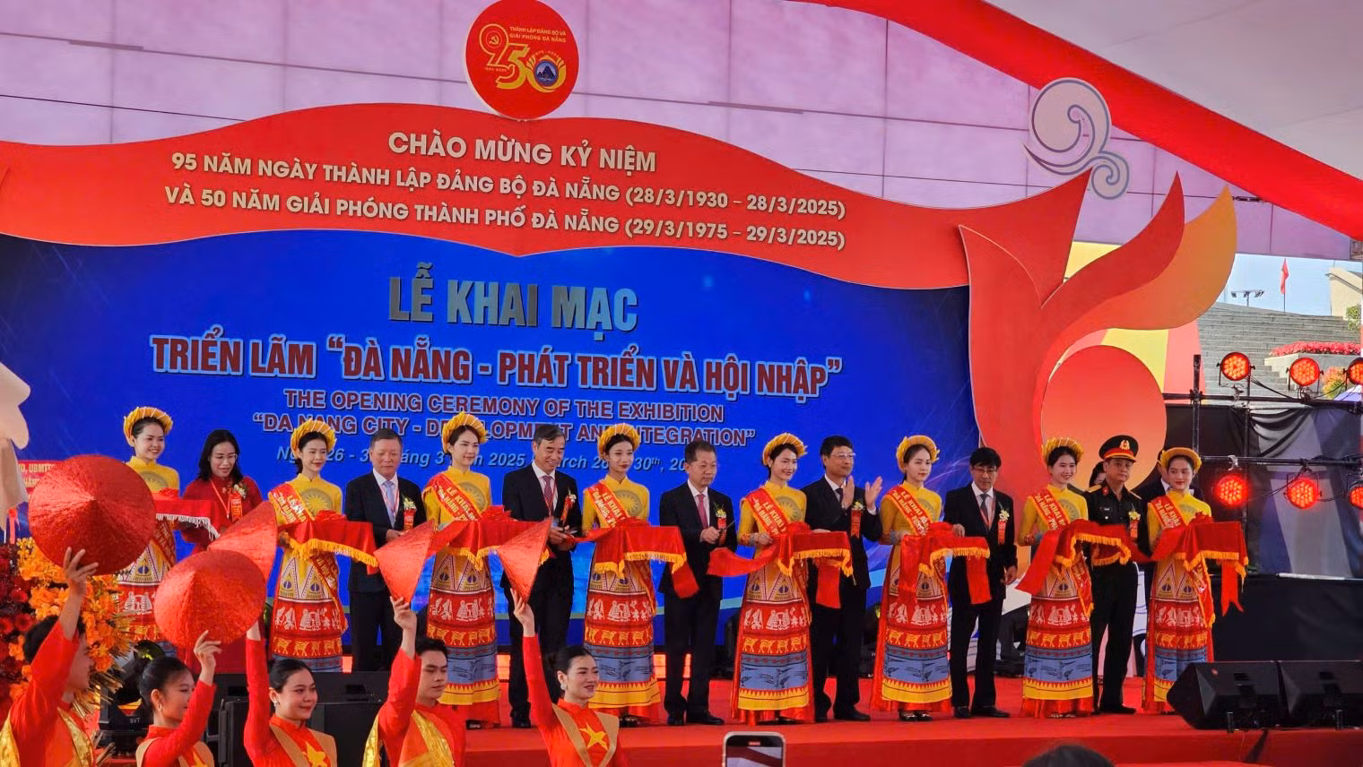 Khai mạc triển lãm “Đà Nẵng - Phát triển và Hội nhập” -0