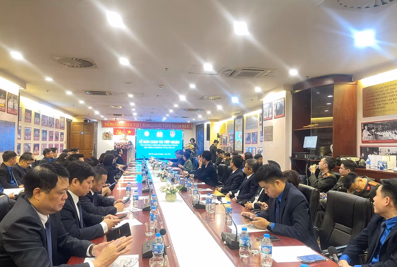 Bàn giao hai tổ chức chính trị xã hội Công đoàn và Đoàn Thanh niên Tổng Công ty Mobifone về Bộ Công an -0