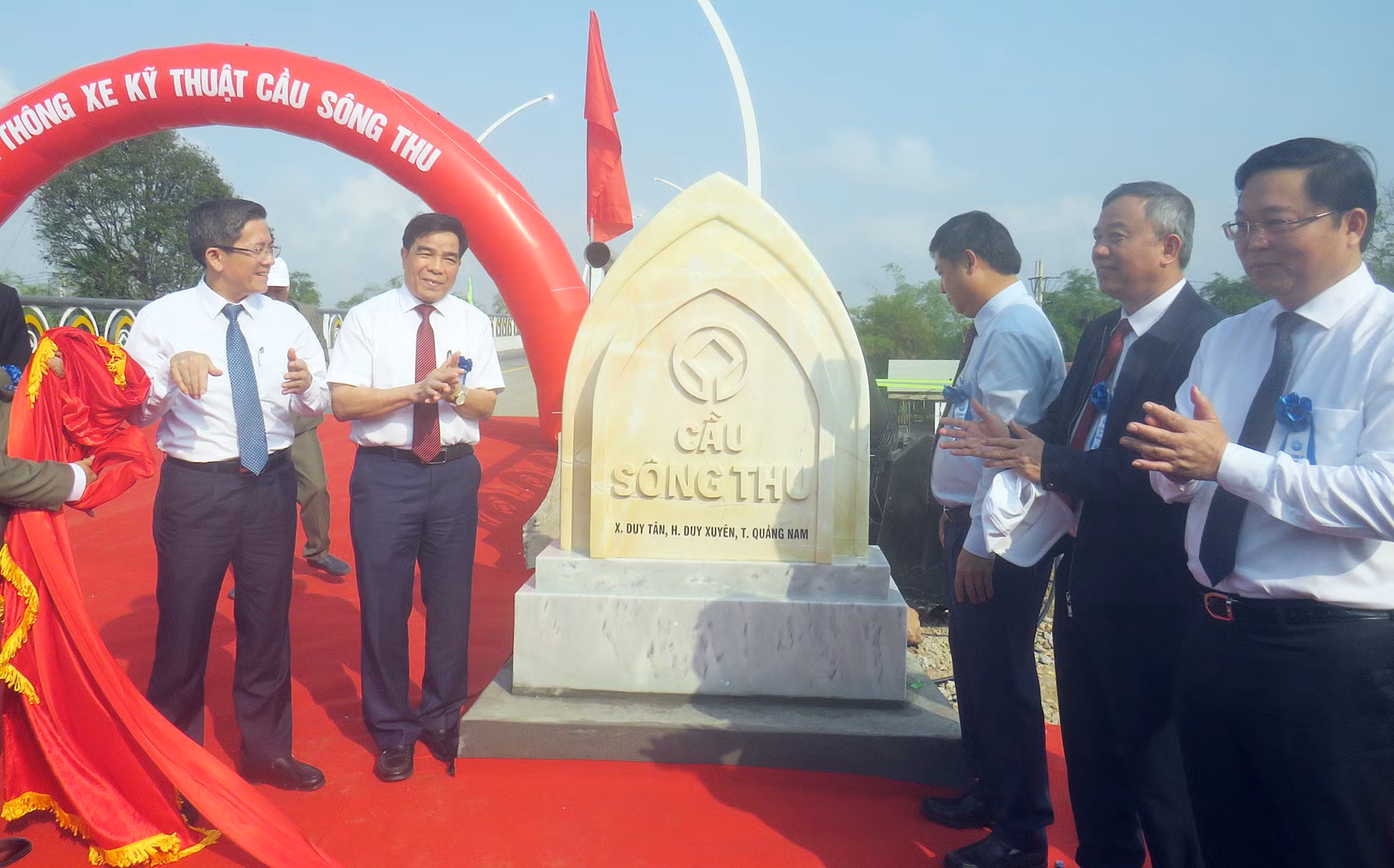 Thông xe kỹ thuật 2 cây cầu quan trọng bắc qua sông Vu Gia và Thu Bồn -0