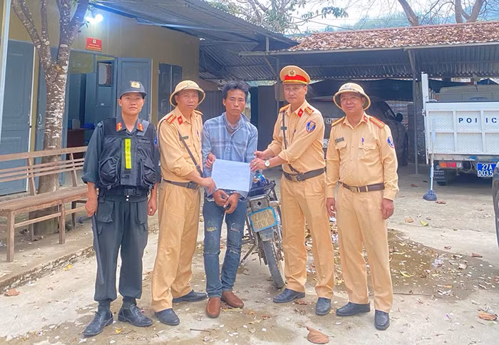 Lực lượng CSGT liên tiếp bắt giữ các đối tượng phạm tội về ma túy và trộm cắp tài sản -0