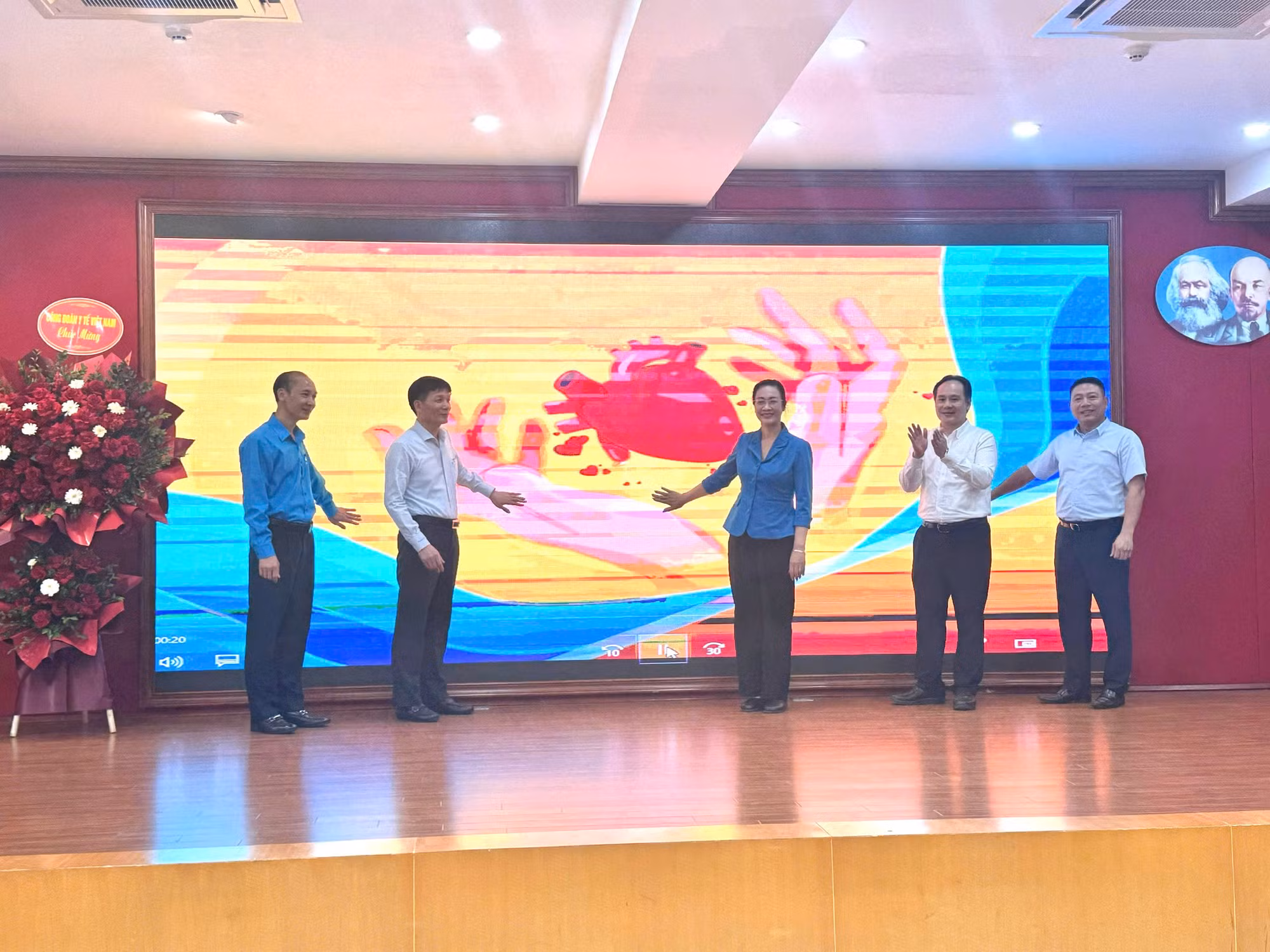 Hơn 200 y bác sĩ đăng ký hiến mô, tạng -0