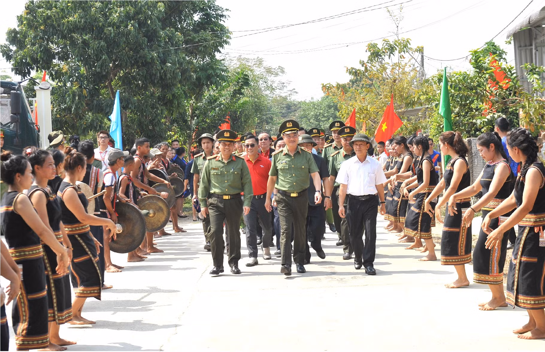 Ra quân xoá nhà tạm, nhà dột nát cho hộ nghèo trên địa bàn Tây Nguyên -0