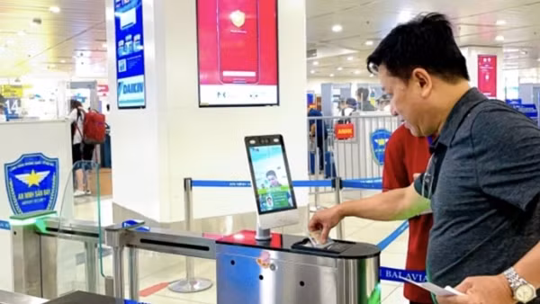 Hàng loạt sân bay triển khai làm thủ tục bay bằng sinh trắc học, VNeID