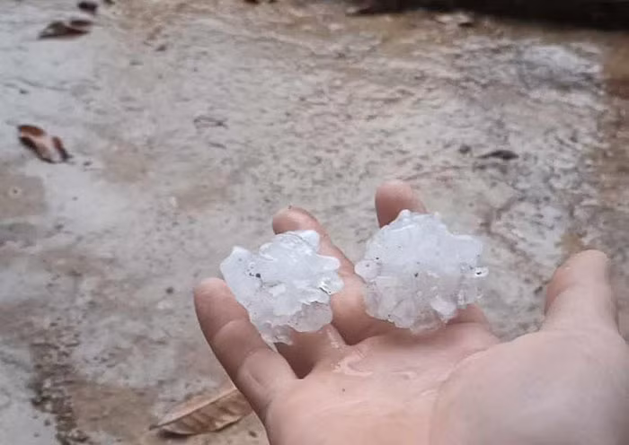 Người dân hốt hoảng vì mưa đá tại miền núi Sơn La -0