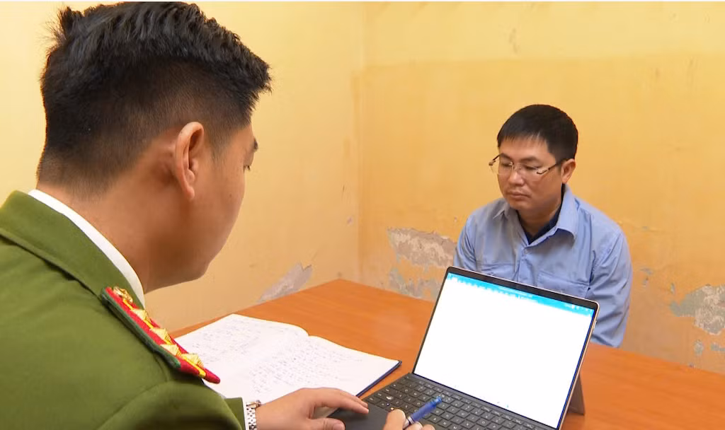 Chủ tịch phường cùng đồng phạm nhận “hối lộ” gần 1 tỷ đồng để bỏ qua vi phạm xây dựng, -0