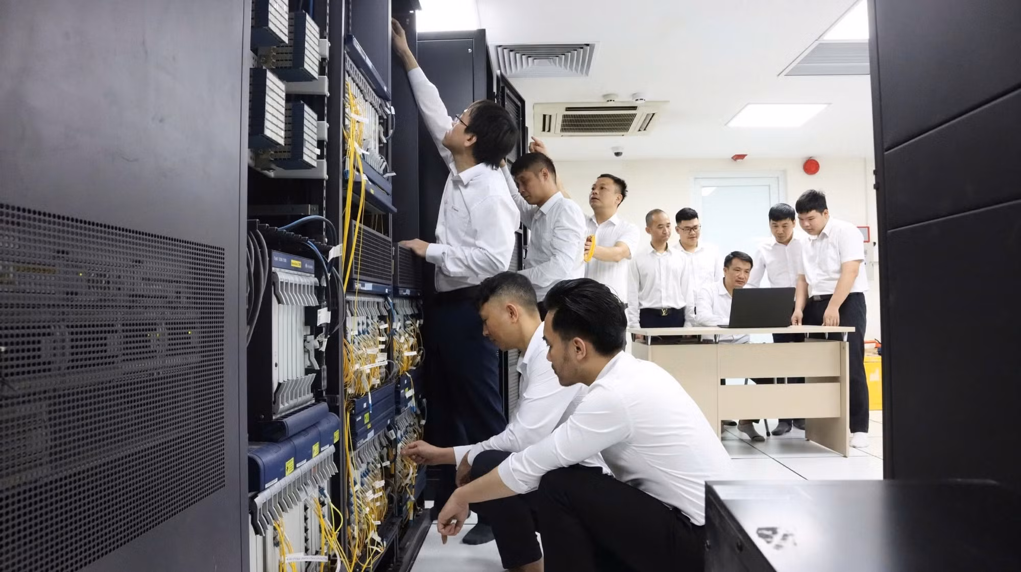 Chuyển đổi số giúp EVNNPC phục vụ khách hàng tốt hơn -0