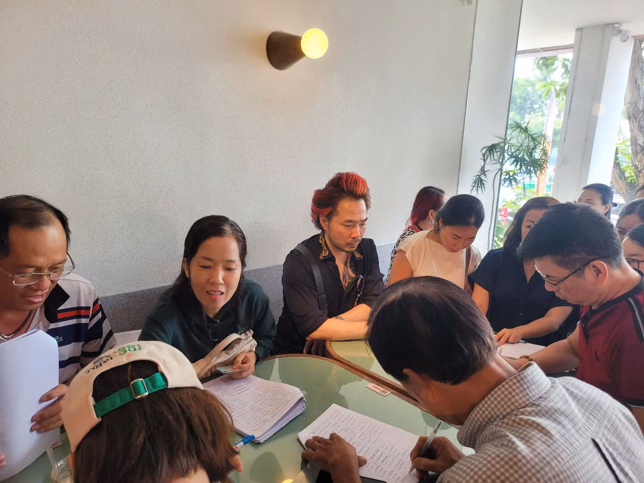 Phụ huynh của 1.400 học sinh Trường Quốc tế Mỹ AISVN tiếp tục cầu cứu khẩn cấp -0