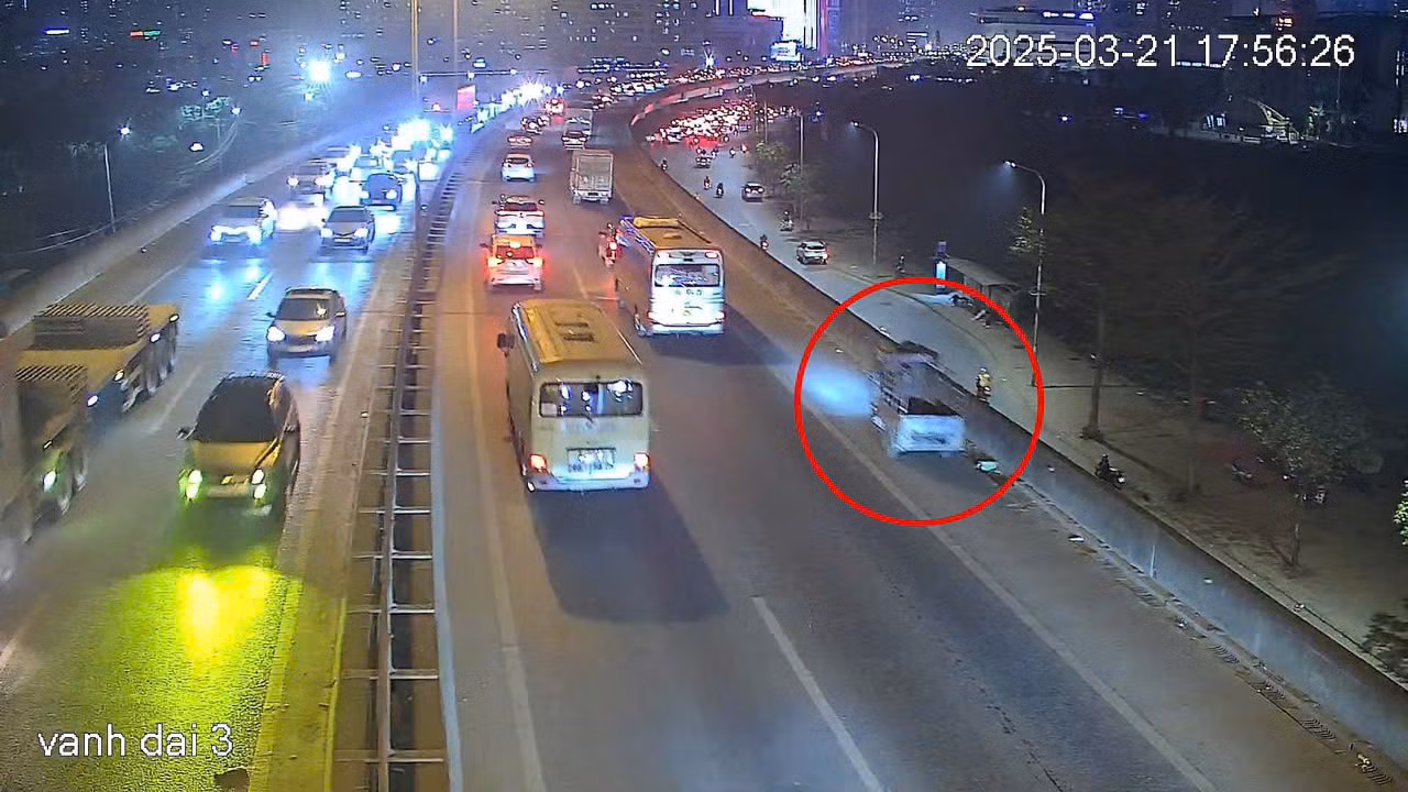 Chặn bắt xe ba bánh coi thường luật, đi lên Vành đai 3 trên cao -0