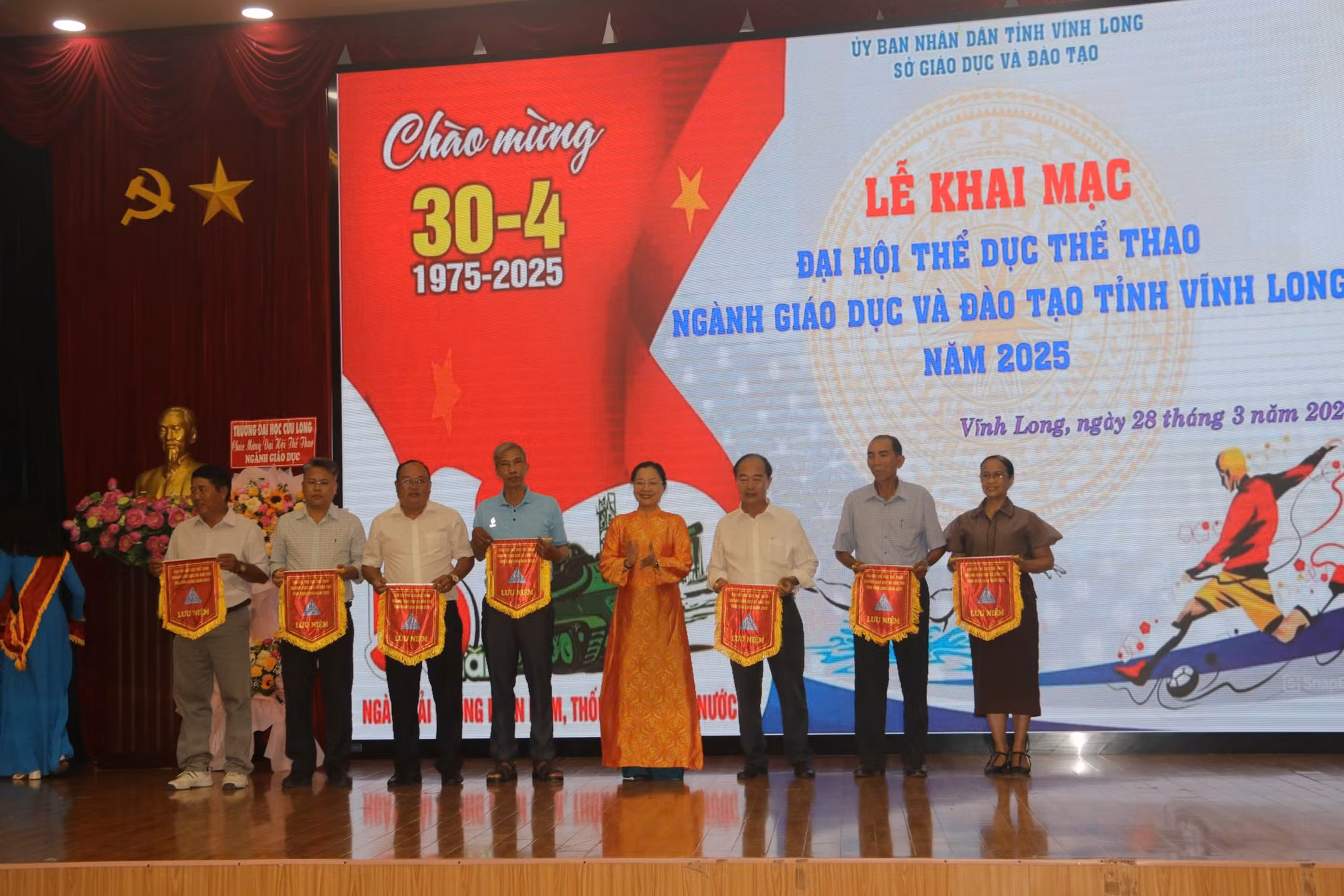 1.044 vận động viên tranh tài tại Đại hội thể dục - thể thao ngành giáo dục tỉnh Vĩnh Long -0