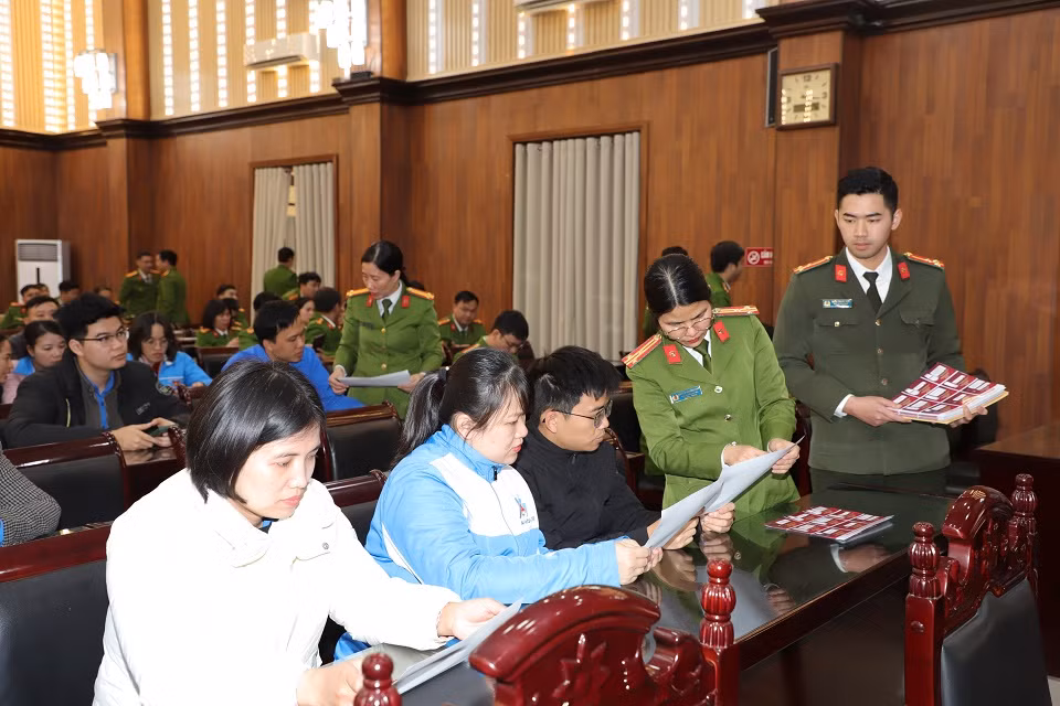 Ứng dụng VNeID trở thành “kênh” tố giác tội phạm hữu hiệu -0