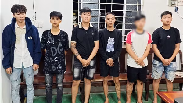 Tạm giữ hình sự 6 đối tượng gây rối trên QL 61C