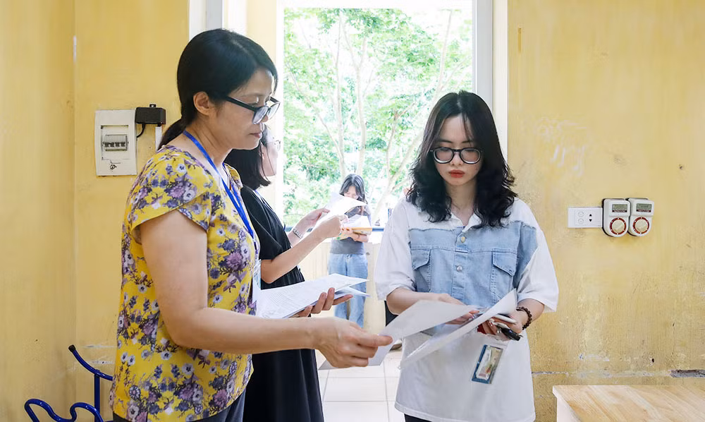 Thi tốt nghiệp THPT từ năm 2025: Tranh luận trái chiều về số lượng môn thi bắt buộc -0
