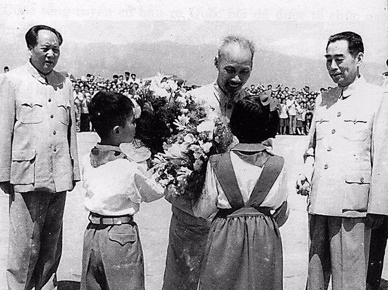 Người phiên dịch tiếng Trung bên Bác Hồ -1