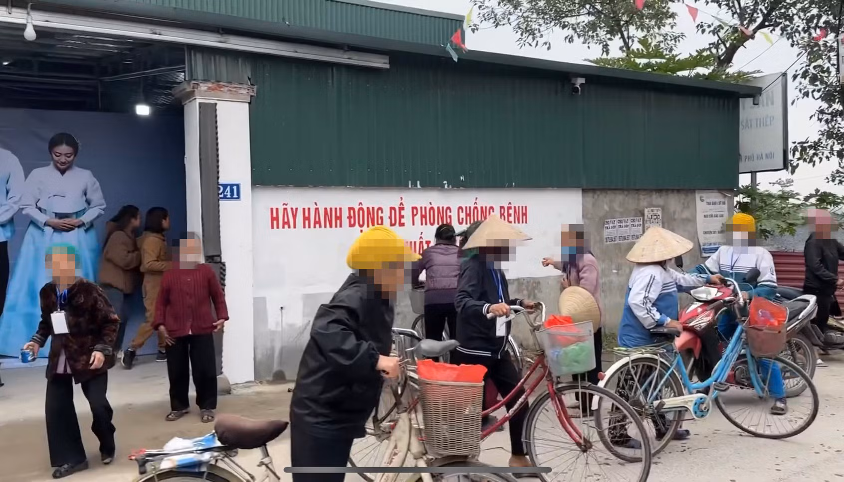 Đằng sau chiêu trò “khám bệnh miễn phí, tặng quà tri ân” -1