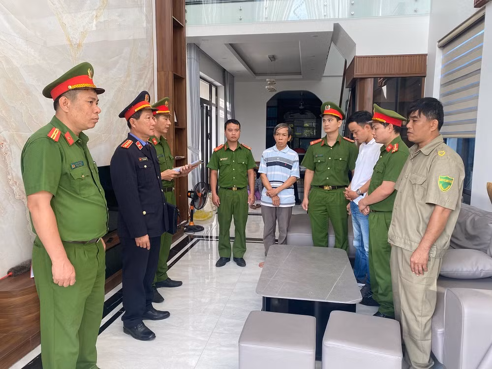 Giả vay tiền đáo hạn cho khách, cán bộ ngân hàng chiếm đoạt 25 tỷ đồng -0