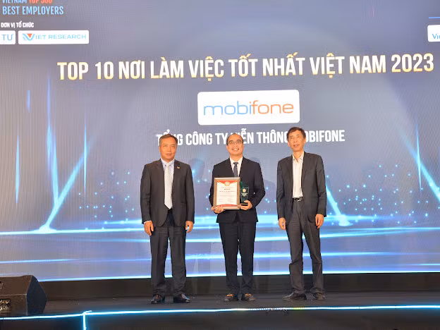 MobiFone lọt Top 10 Nơi làm việc tốt nhất ngành Công nghệ thông tin - Viễn thông 2023 -0