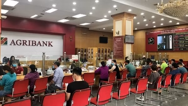 Lãi suất tiết kiệm có kỳ hạn xuống thấp nhất trong lịch sử