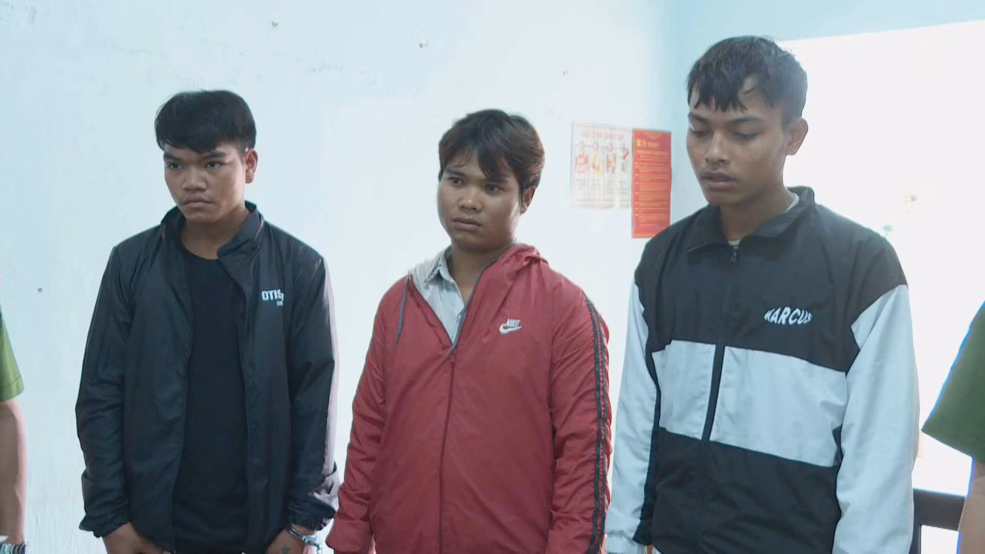 Dính án giết người vì đánh người nẹt pô xe máy gây ồn ào trong buôn -0