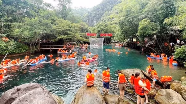 Nhiều cách làm mới để thu hút khách du lịch quốc tế đến Phong Nha Kẻ Bàng