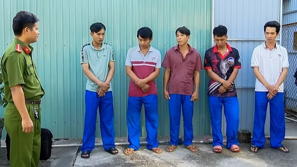Tạm giữ 5 đối tượng chặn đường đánh người, cướp tài sản