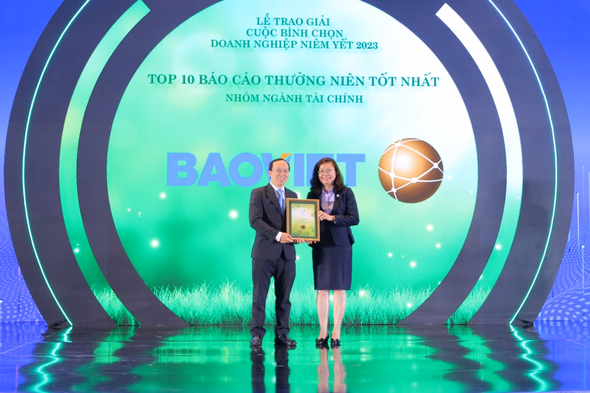 Bảo Việt (BVH): Dẫn đầu tại cuộc bình chọn Doanh nghiệp niêm yết 2023 -0