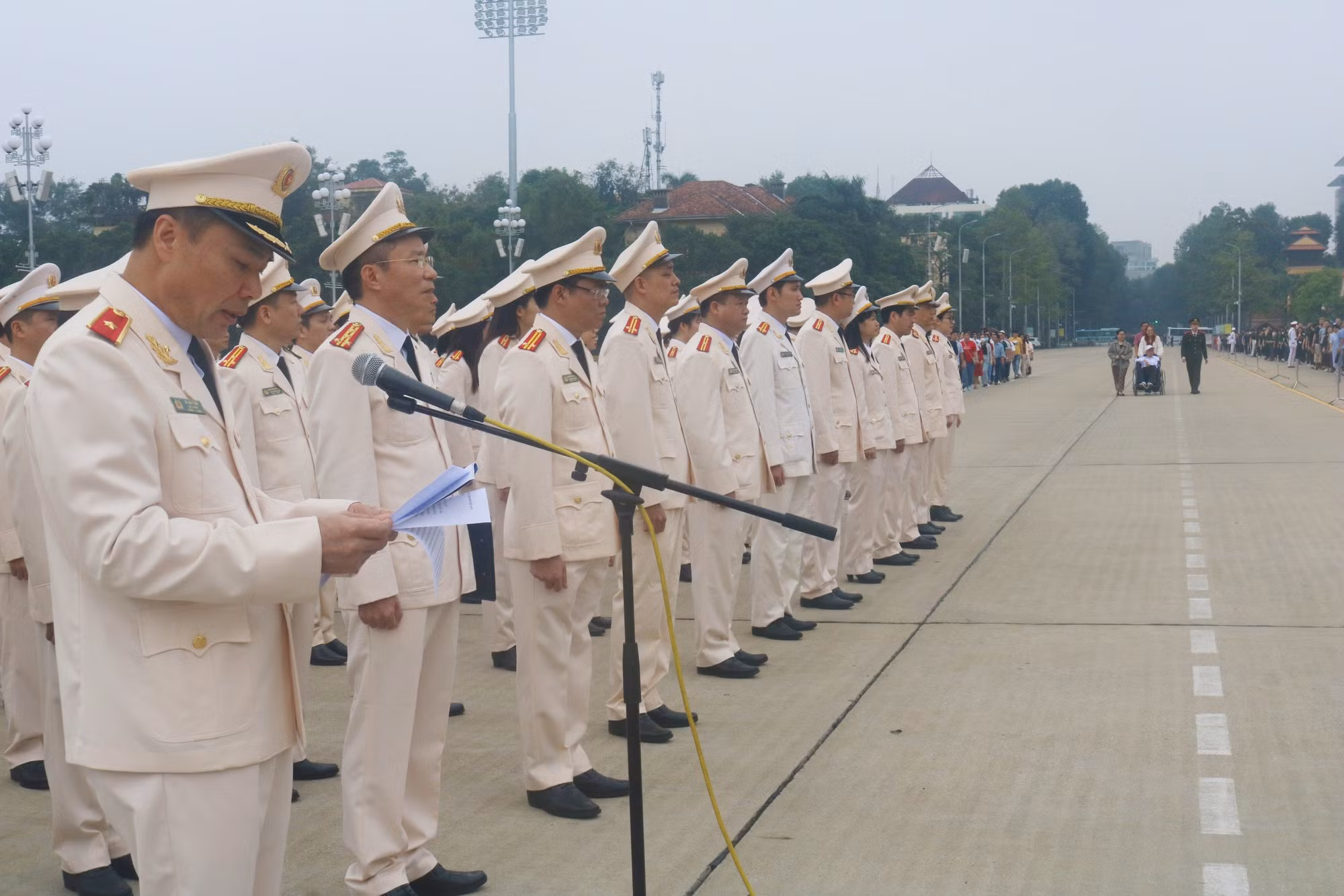 Đoàn đại biểu Cục Đào tạo báo công, vào Lăng viếng Bác -0