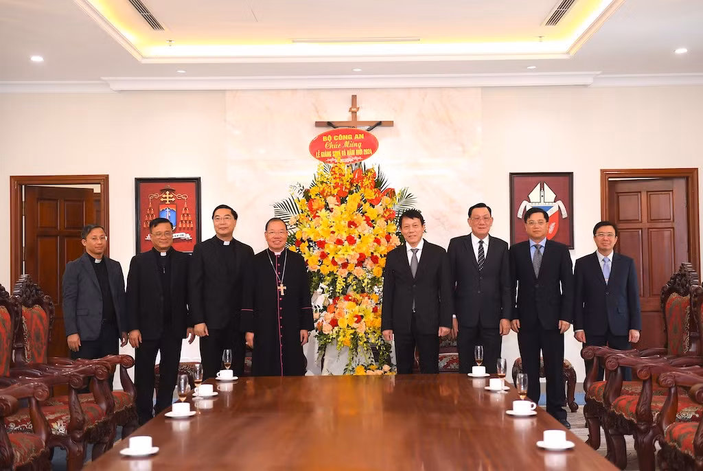 Lãnh đạo Bộ Công an chúc mừng các chức sắc, bà con Giáo dân, Tin lành nhân dịp Lễ Giáng sinh 2023 -0