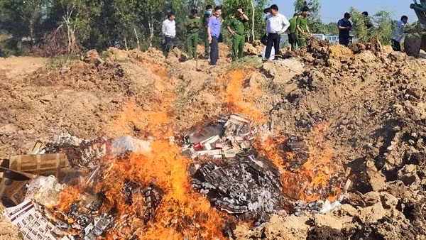 Tiêu hủy gần 51 ngàn gói thuốc lá ngoại nhập lậu