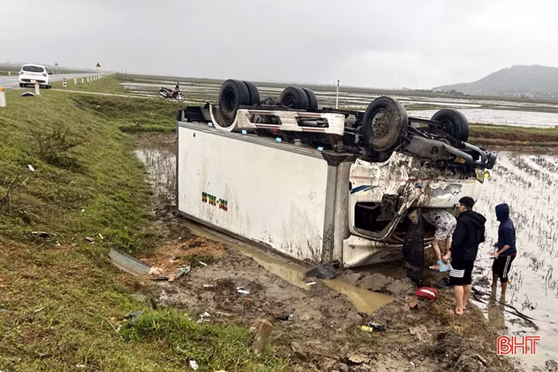 Tập trung điều tra, xử lý vụ TNGT trên đường ven biển huyện Kỳ Anh -0