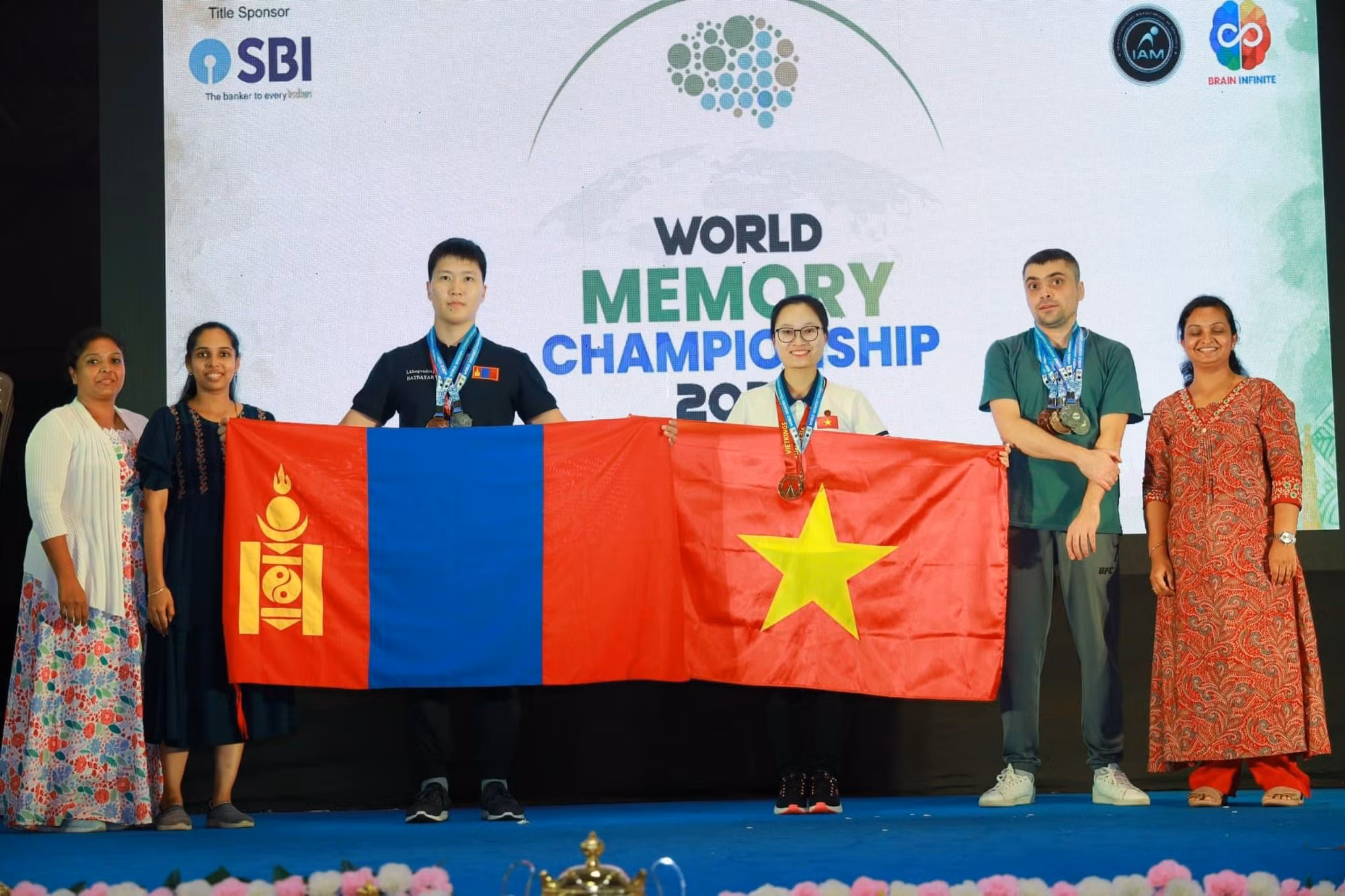 Tặng Bằng khen cho học sinh đoạt Huy chương vàng Cuộc thi Siêu trí nhớ thế giới -0