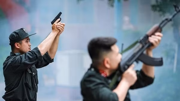 Bộ Công an đề xuất các trường hợp nổ súng quân dụng khi thực hiện nhiệm vụ