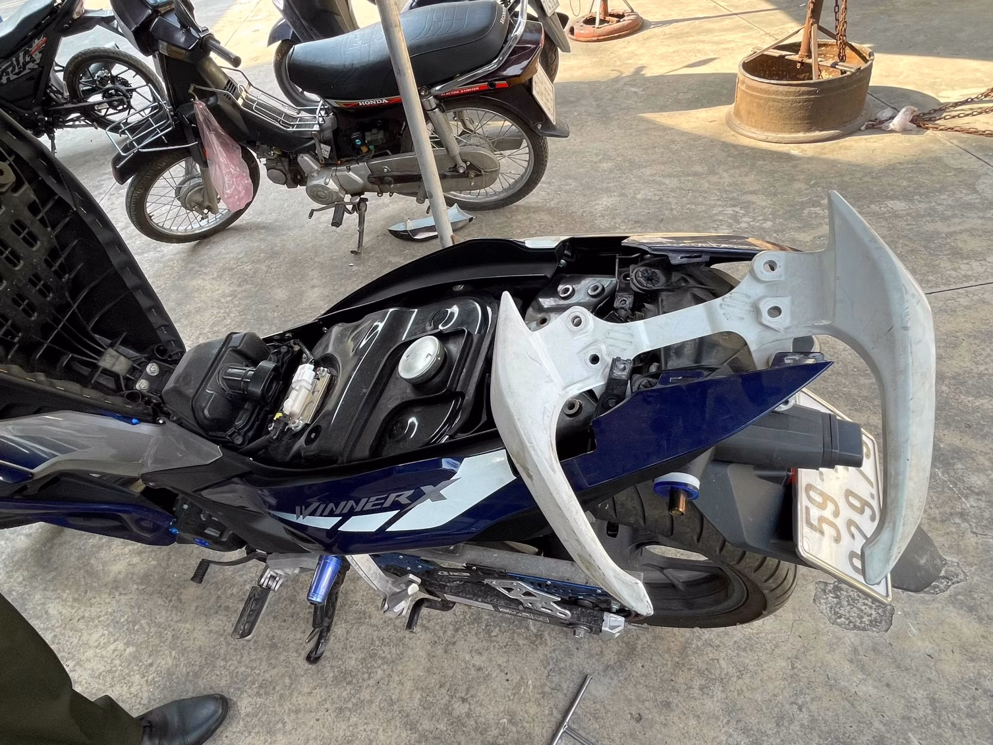 Từ vụ cướp tài sản, phát hiện gần 200 xe máy tang vật trong nhiều vụ án -0